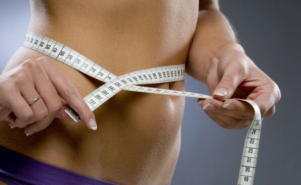Efter at have tabt 7 kg på en uge takket være diæter og øvelser, kan du opnå yndefulde former. 