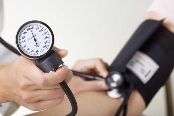 Mennesker med forhøjet blodtryk har forbud mod at følge den dovne diæt